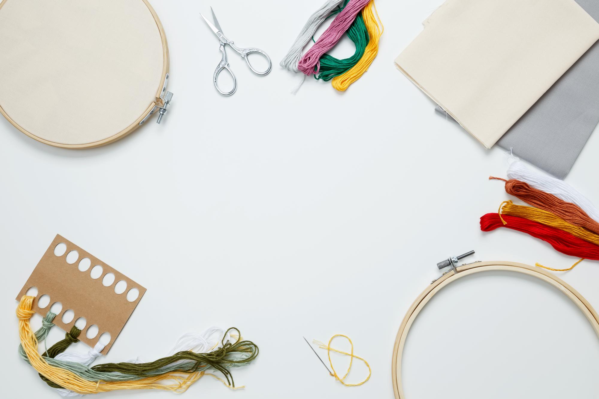 Workshop table with threads and hoops